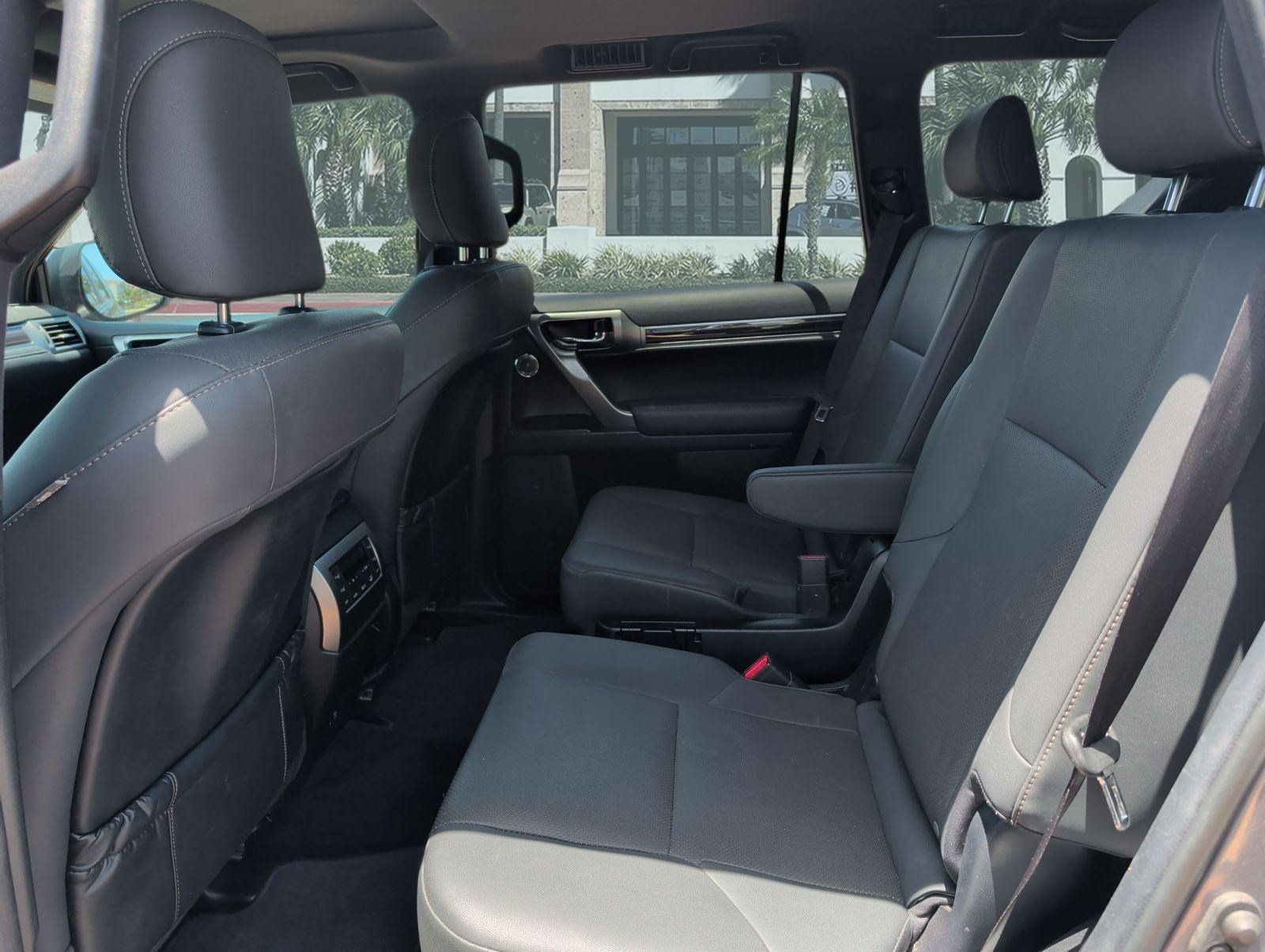 Used 2022 Lexus GX 460 Premium w/ Accessory Package AWD/4WD image 25