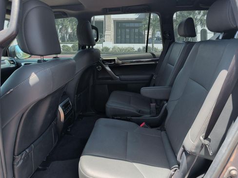 Used 2022 Lexus GX 460 Premium w/ Accessory Package AWD/4WD image 25