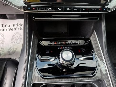 Certified 2022 Jeep Wagoneer Series II w/ Convenience Group I AWD/4WD image 19