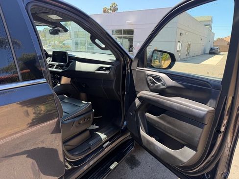 Used 2023 GMC Yukon SLT AWD/4WD image 16