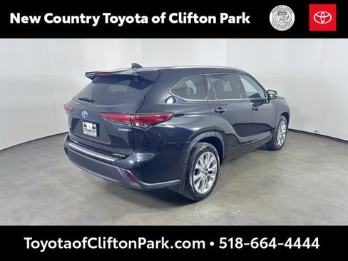 Used 2023 Toyota Highlander Limited image 3