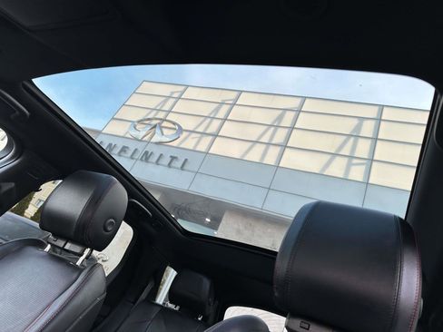 Used 2021 Land Rover Discovery Sport SE R-Dynamic image 17