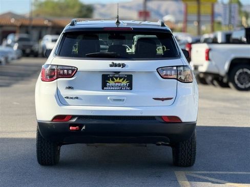 Used 2022 Jeep Compass Trailhawk w/ Trailhawk Convenience Group AWD/4WD image 6
