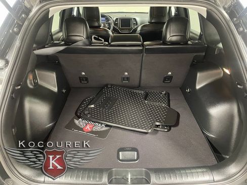 Used 2022 Jeep Cherokee Trailhawk image 24