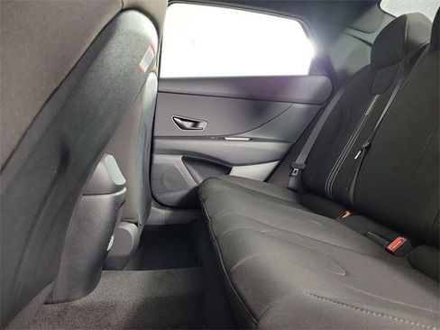 Used 2025 Hyundai Elantra Sport image 40