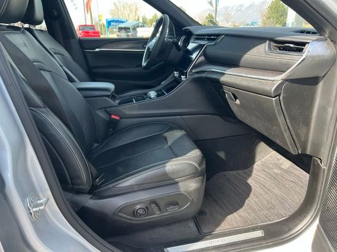 Used 2024 Jeep Grand Cherokee L Overland w/ Trailer Tow Package image 17