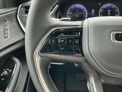 Used 2024 Jeep Grand Cherokee L Overland w/ Luxury Tech Group IV image 17