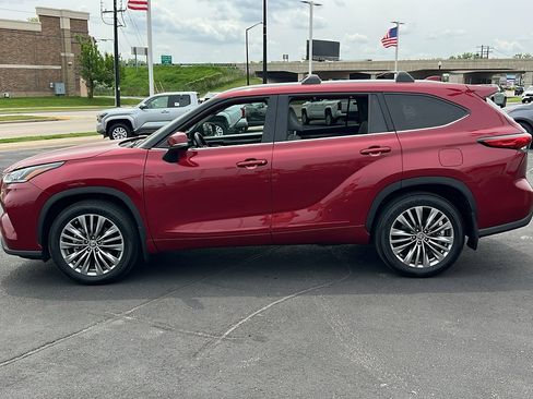 Certified 2021 Toyota Highlander Platinum image 6