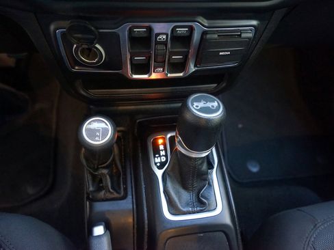 Used 2019 Jeep Wrangler Unlimited Sport S AWD/4WD image 24