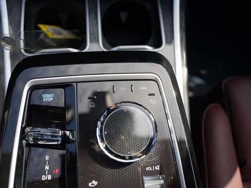 Used 2025 BMW i7 xDrive60 image 17