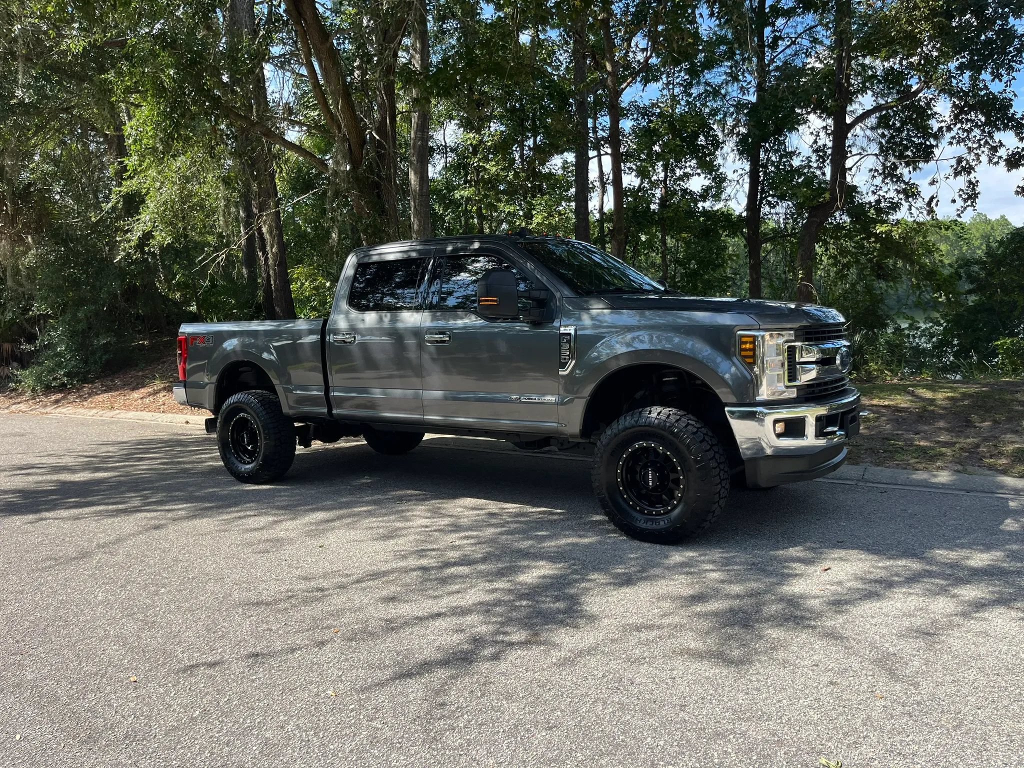 Used 2019 Ford F350 XLT w/ XLT Premium Package AWD/4WD image 6