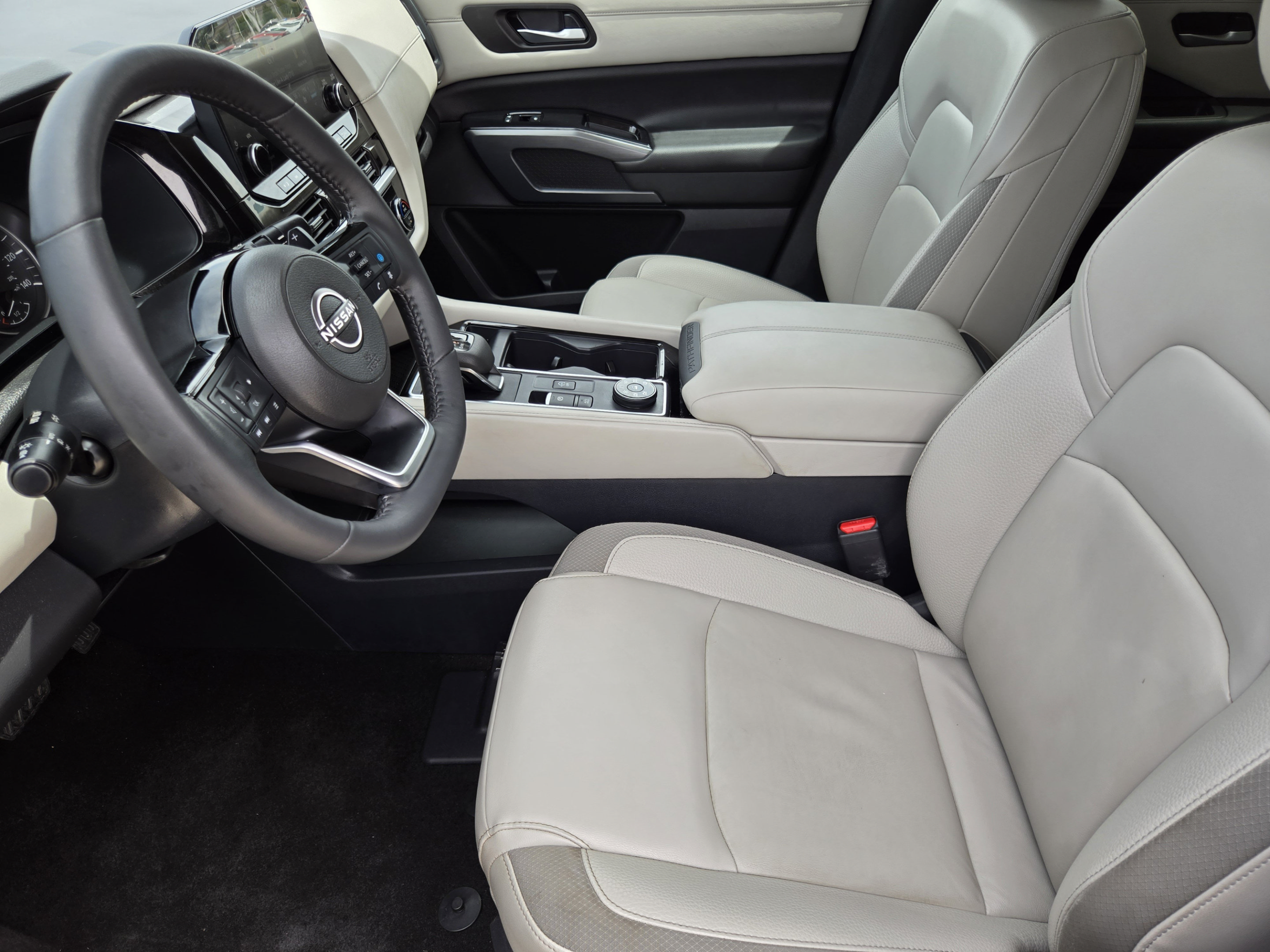 Used 2024 Nissan Pathfinder SL AWD/4WD image 9