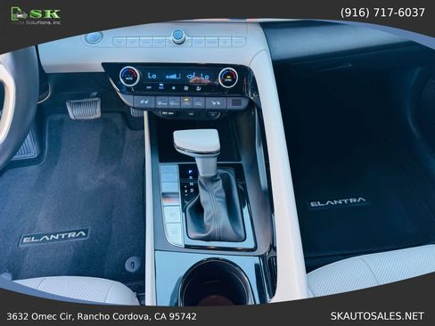 Used 2023 Hyundai Elantra Limited image 22