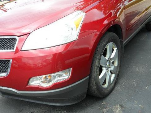 Used 2011 Chevrolet Traverse LT w/ Personal Connectivity Package FWD image 3