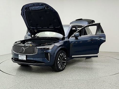 Used 2025 Volvo XC90 B6 Plus AWD/4WD image 9