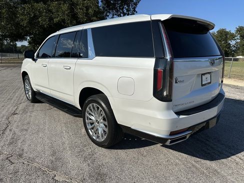 Used 2023 Cadillac Escalade ESV Premium Luxury image 3