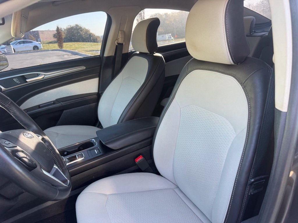 Used 2019 Ford Fusion SE w/ Equipment Group 151A FWD image 29