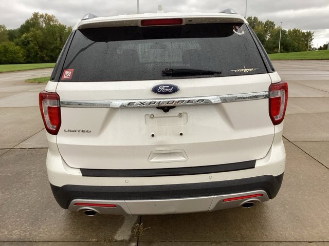 Used 2017 Ford Explorer Limited w/ Equipment Group 301A FWD image 13