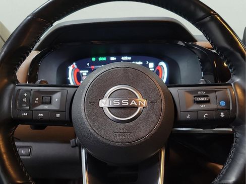 Used 2024 Nissan Pathfinder Platinum image 17