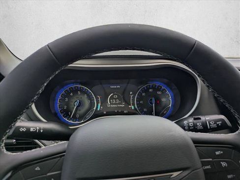 New 2027 Chrysler Pacifica Limited FWD image 10