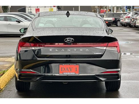 Used 2023 Hyundai Elantra Limited image 6