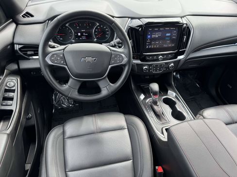 Used 2023 Chevrolet Traverse RS AWD/4WD image 2