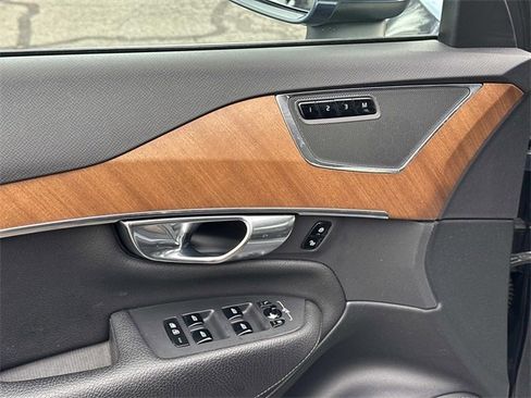 Used 2022 Volvo XC90 T6 Momentum image 22