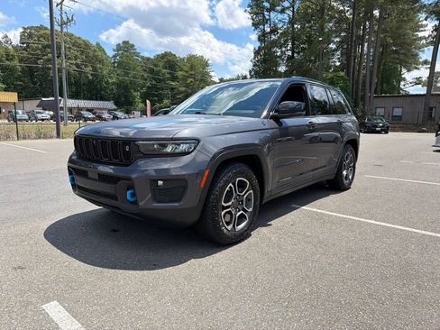 Used 2022 Jeep Grand Cherokee Trailhawk w/ Advanced Protech Group II AWD/4WD image 2
