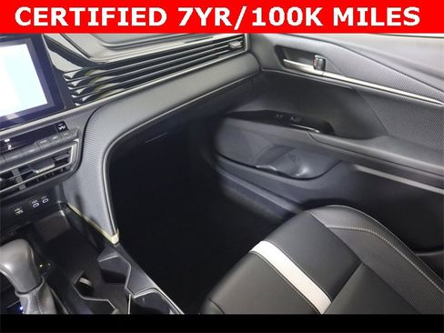 Used 2025 Toyota Camry SE w/ Convenience Package image 13