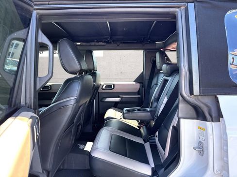 Used 2023 Ford Bronco Wildtrak image 9