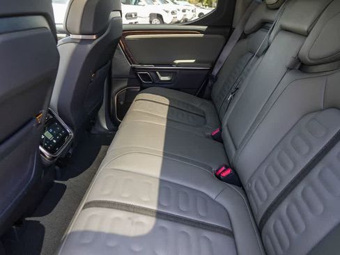 Used 2023 Rivian R1T Adventure AWD/4WD image 18
