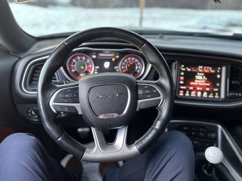 Used 2015 Dodge Challenger SRT w/ Technology Group image 17