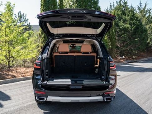 Used 2023 BMW X7 xDrive40i w/ Parking Assistance Package image 22