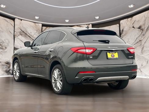 Used 2018 Maserati Levante GranLusso image 8