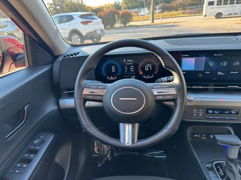 Used 2025 Hyundai Kona SEL image 39