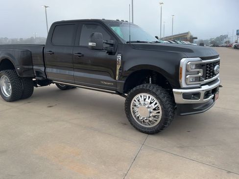Used 2025 Ford F350 Lariat w/ Lariat Ultimate Package image 3