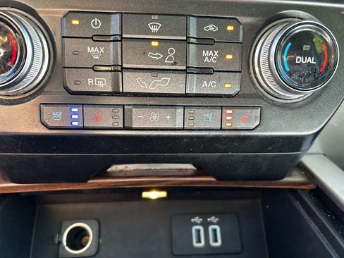 Used 2016 Ford F150 Lariat w/ Equipment Group 502A Luxury image 27