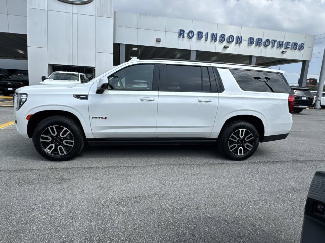 Used 2021 GMC Yukon XL AT4 w/ AT4 Premium Plus Package AWD/4WD image 8