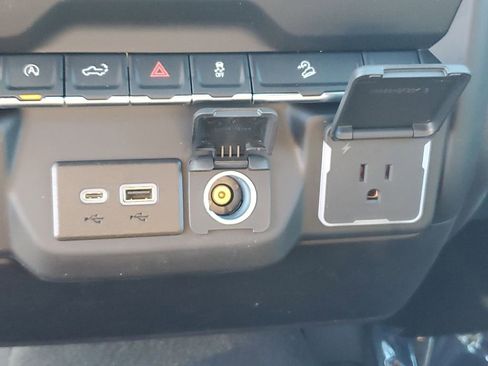 New 2026 Chevrolet Silverado 1500 Custom Trail Boss w/ LPO, Dark Essentials Package image 25