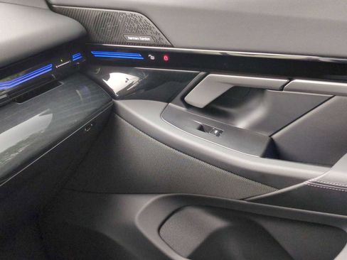 Used 2025 BMW 530i xDrive w/ Premium Package image 34