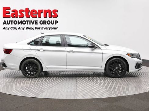 Used 2024 Volkswagen Jetta Sport FWD image 4