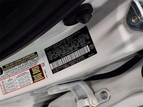 Used 2024 Toyota Camry SE image 30