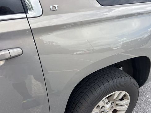 Used 2018 Chevrolet Suburban LT RWD image 20