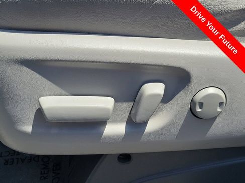 Used 2017 Toyota Sienna XLE w/ XLE Navigation Package FWD image 21