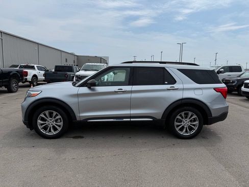 Used 2023 Ford Explorer XLT w/ Equipment Group 202A RWD image 22