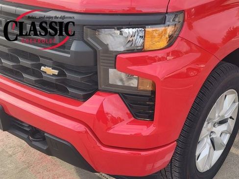 Used 2024 Chevrolet Silverado 1500 Custom image 11