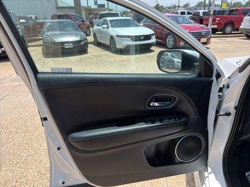 Used 2020 Honda HR-V Touring image 27