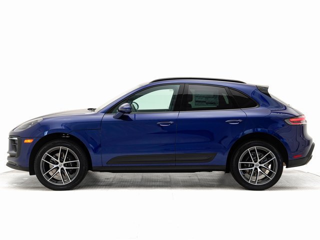 Certified 2025 Porsche Macan AWD/4WD image 2