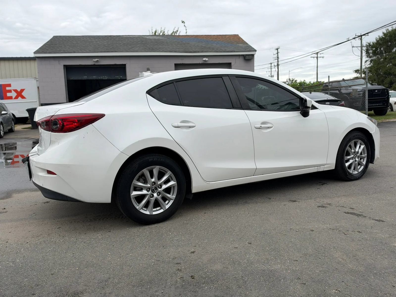 Used 2016 MAZDA MAZDA3 i Touring w/ Popular Equipment Package FWD image 3