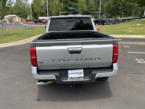 Used 2024 Toyota Tacoma Limited w/ Limited Package (LT) AWD/4WD image 9